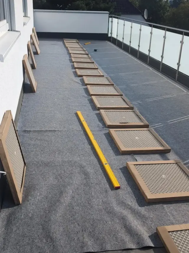 Balkon mit Stelzensystem verlegt.